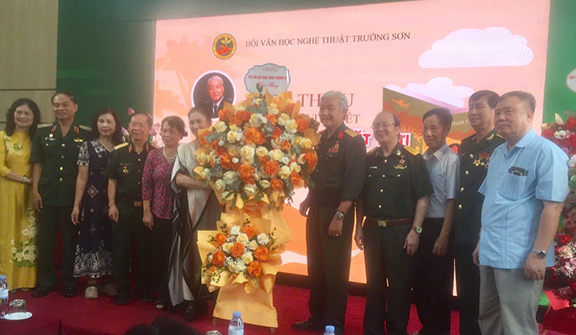 Giới thiệu Tiểu thuyết "Hành trình về phía mặt trời của Nhà văn Phạm Thành Long