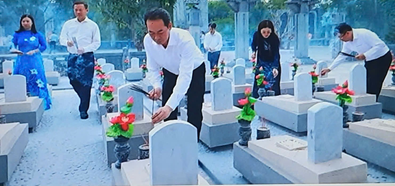 Hành trình về nguồn - Tùy bút: Lê Trung Khiên