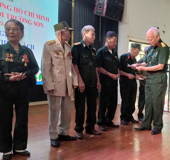 Hội Trường Sơn phường Phổ Yên và Chi hội VHNT TS Thái Nguyên, phối hợp Kỷ niệm 67 năm Ngày mở đường Hồ Chí Minh
