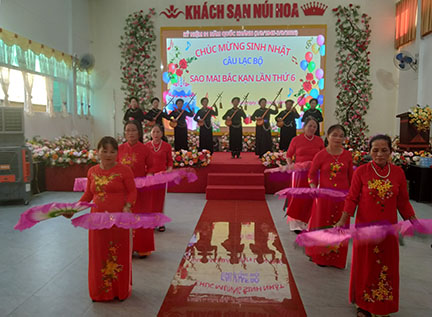 Dan hợp xướng bằng tiếng đàn Then