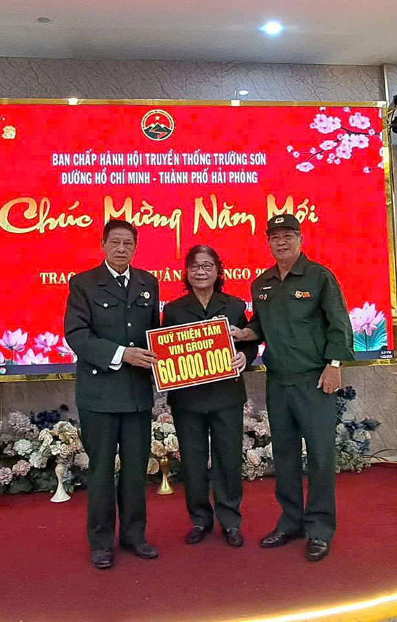 Ban Chấp hành Hội Trường Sơn Thành phố Hải Phòng trao tặng quà Tết Bính Ngọ - 2026
