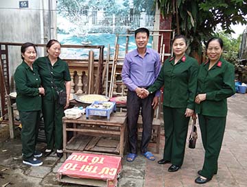 Phân Hội Nghệ thuật Trường Sơn Thái Nguyên thăm hội viên bị thiệt hại nặng sau mưa lũ