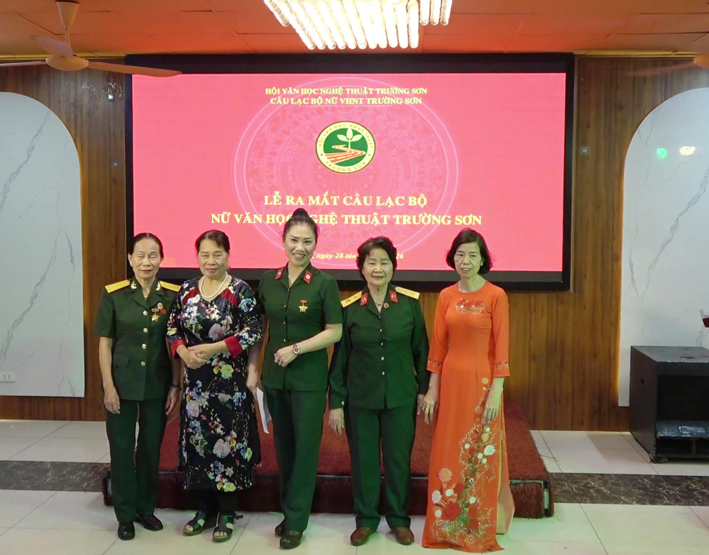 Lễ ra mắt Câu lạc bộ Nữ Văn học -Nghệ thuật Trường Sơn