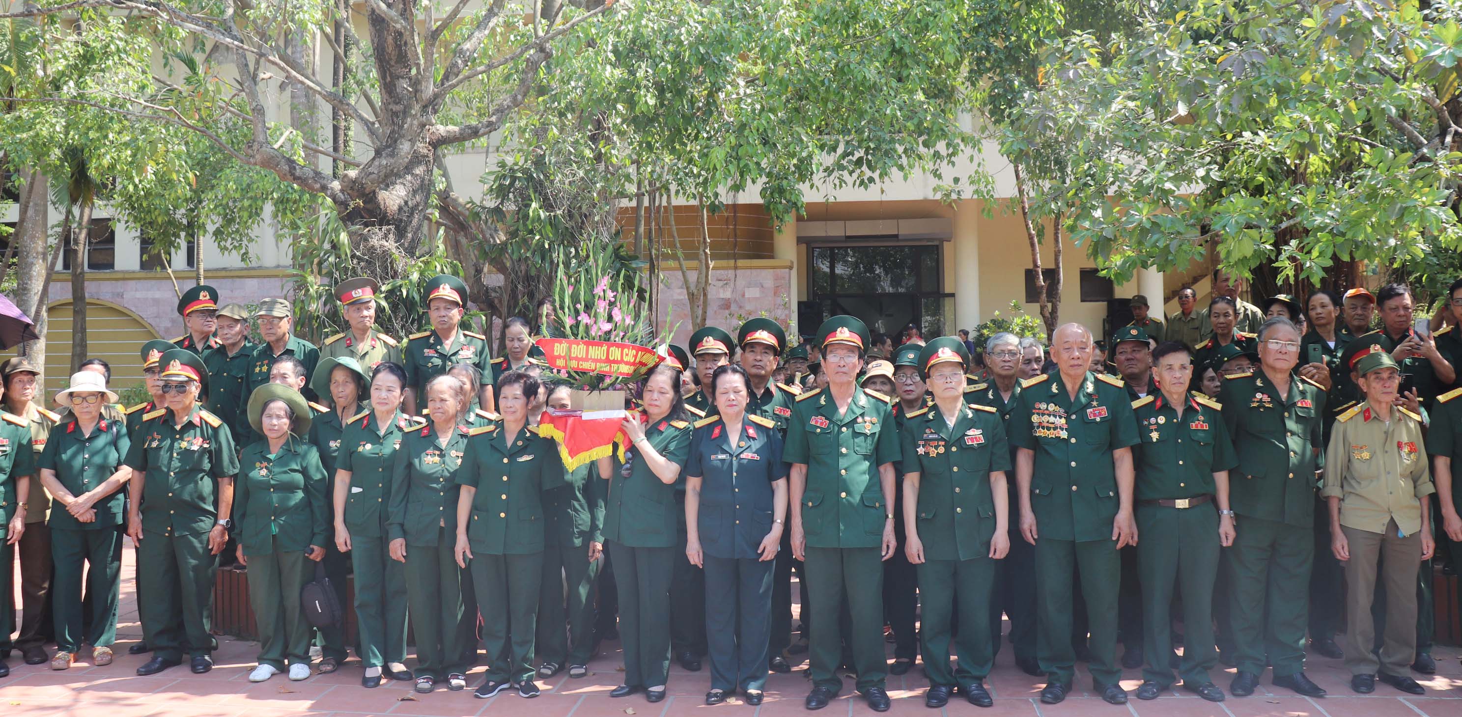 Hội Trường Sơn Thái Bình thăm viếng Khu di tích và Lăng Chủ tịch Hồ Chí Minh; thăm Bảo tàng đường Trường Sơn.