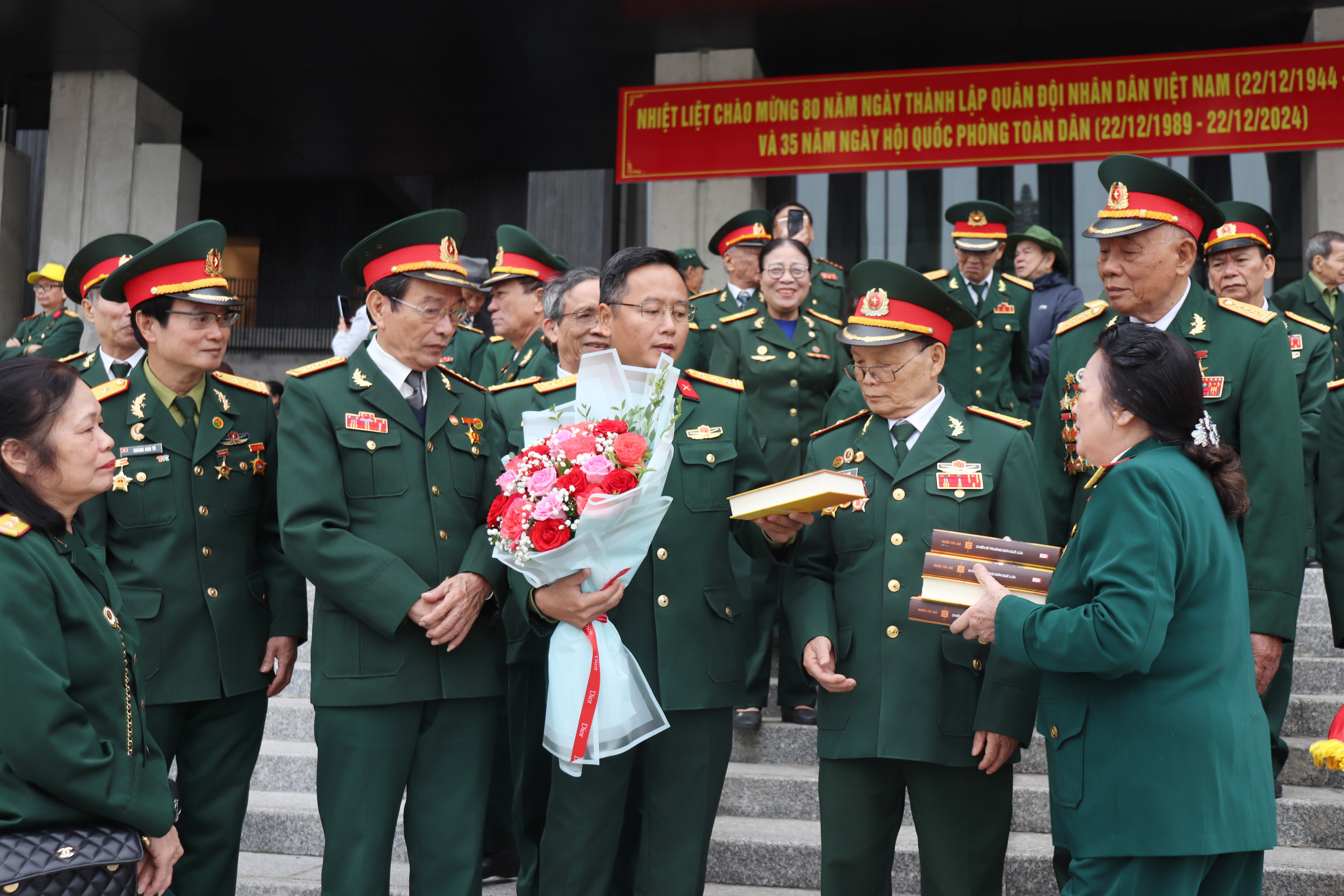 Hội Trường Sơn tỉnh Thái Bình Thăm Bảo tàng Lịch sử Quân sự Việt Nam