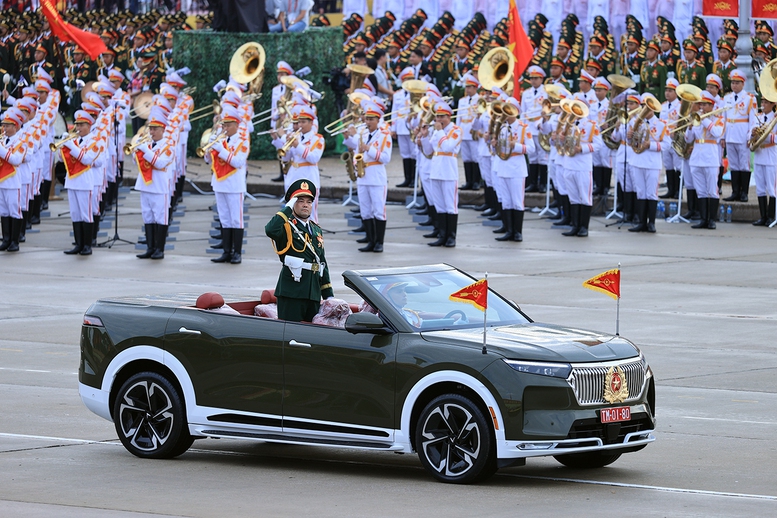 “Rạng rỡ non sông – Tự hào Việt Nam” – TG: Hoàng Văn Kính