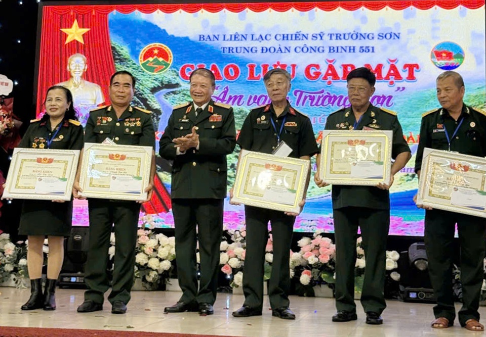 Đoàn cong tác Hội Trường Sơn Việt Nam dự kỷ niệm Ngày truyền thống Trung đoàn 551 và làm việc với Hội Trường Sơn tỉnh Quảng Trị