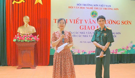 Giao lưu thi ca cùng Hội VHNT Trường Sơn