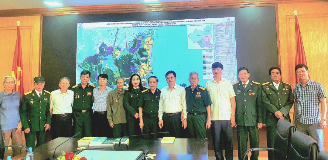 Chi hội VHNT Trường Sơn tỉnh Thanh Hóa đi trải nghiệm tại Khu Kinh tế Nghi Sơn