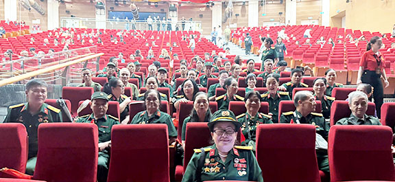Lãnh đạo Hội Trường Sơn Việt Nam Dự Lễ Khai mạc và công diễn “Đất nước thiên hùng ca”