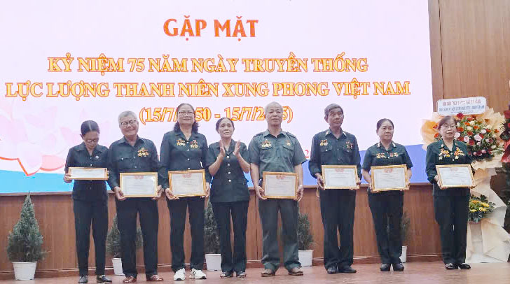 Cuộc gặp mặt chứa chan bao tình cảm và niềm tự hào
