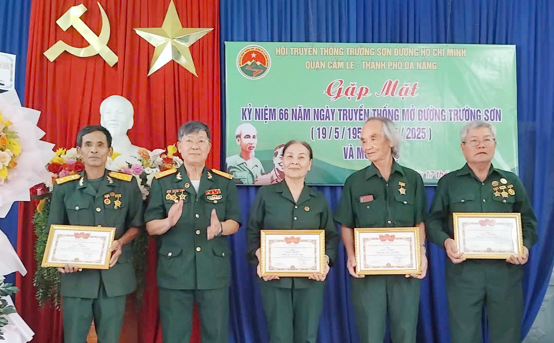 Hội Trường Sơn quận Cẩm Lệ, TP Đà Nẵng. Gặp mặt kỷ niệm 66 năm ngày Truyền thống Bộ đội Trường Sơn.