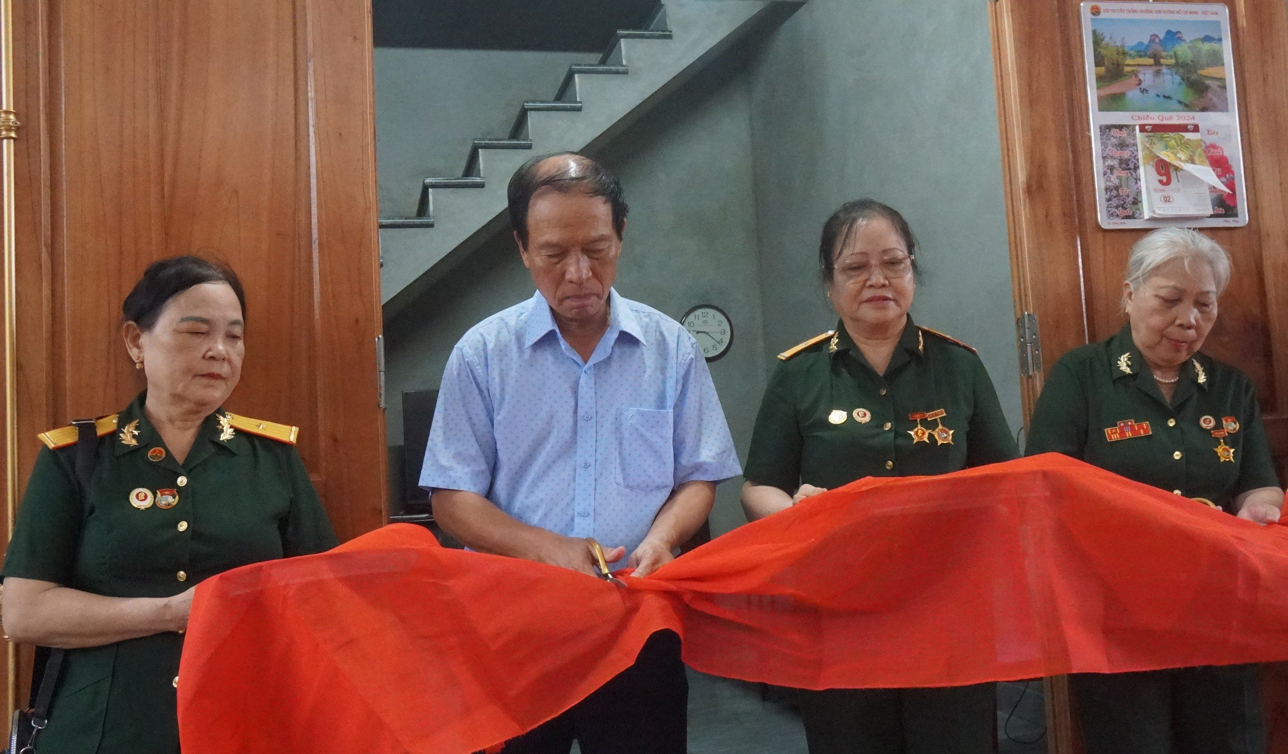 Ban Liên lạc Nữ CSTS thành phố Ninh Bình Trao nhà tình nghĩa và thăm hỏi đồng đội