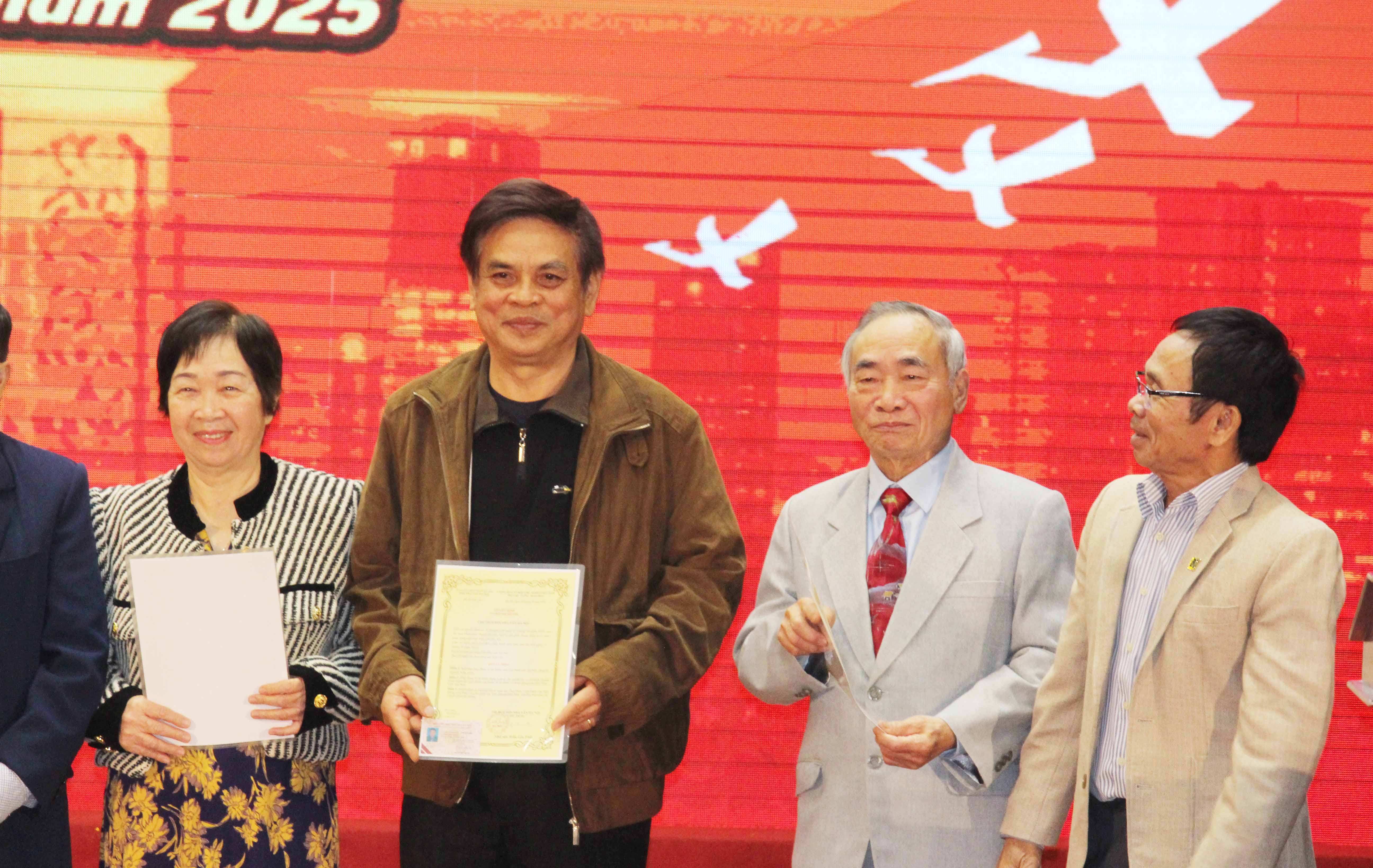 2 hội viên VHNT Trường Sơn trở thành nhà văn Hà Nội