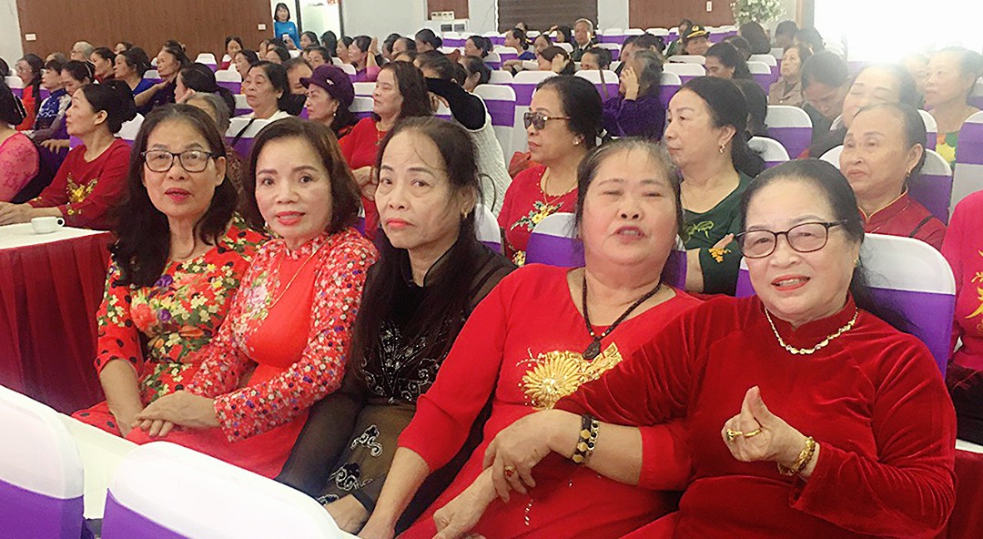 Hội Nữ chiến sỹ Trường Sơn thành phố Vinh, tỉnh Nghệ An Kỷ niệm ngày Quốc tế Phụ nữ 8-3.