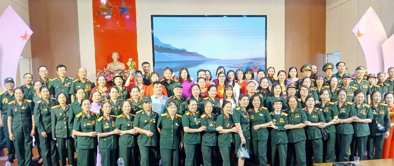 Ban LL Nữ CSTS Phú Thọ Kỷ niệm ngày sinh nhật Bác và ngày mở đường Trường Sơn