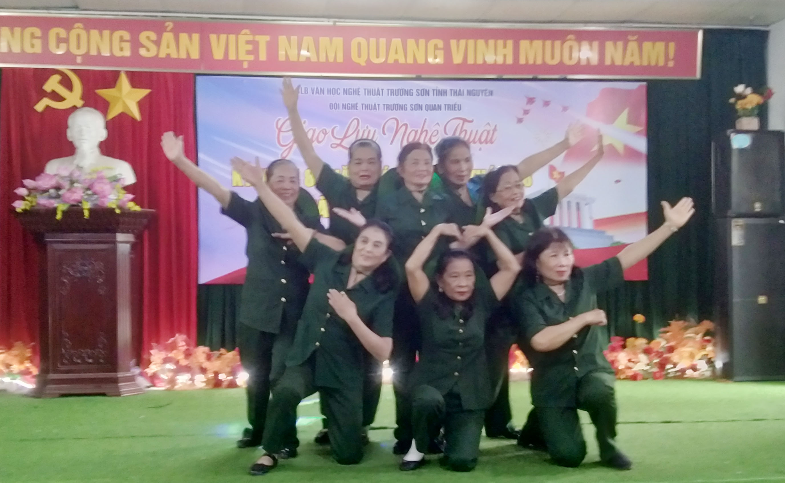 Câu lạc bộ VHNT Trường Sơn Thái Nguyên giao lưu Nghệ thuật chào mừng 80 năm ngày Cách mạng Tháng Tám và Quốc khánh 2-9