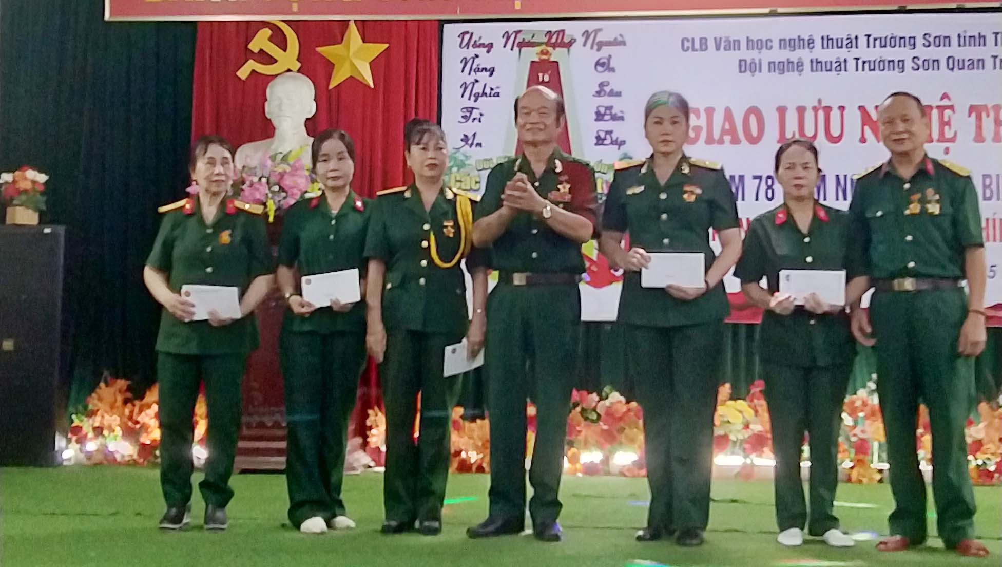 Đội Nghệ thuật Trường Sơn Quan Triều Thái Nguyên – Tri ân tặng quà các gia đình chính sách