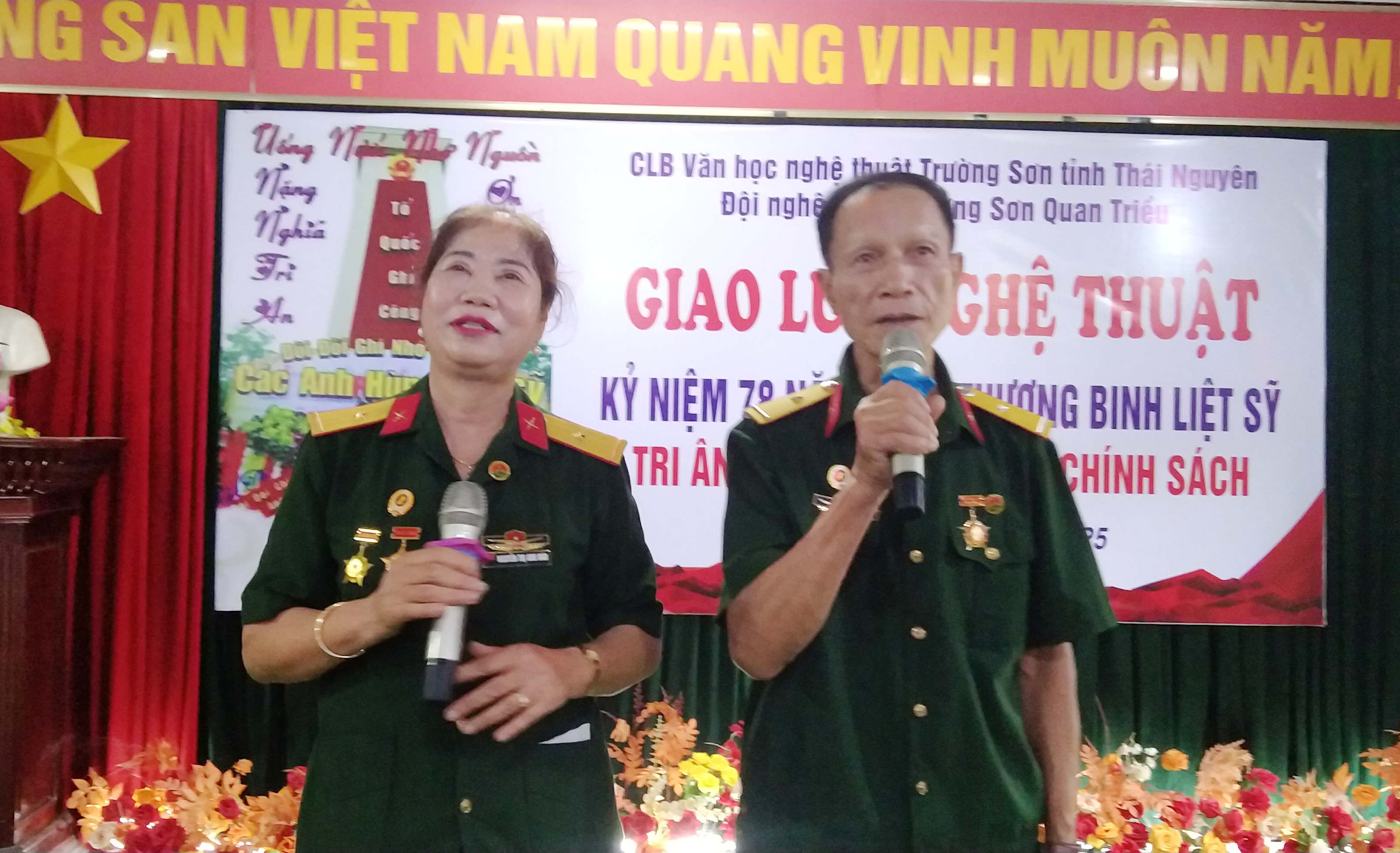 Cặp vợ chồng hội viên Trường Sơn say mê Văn nghệ