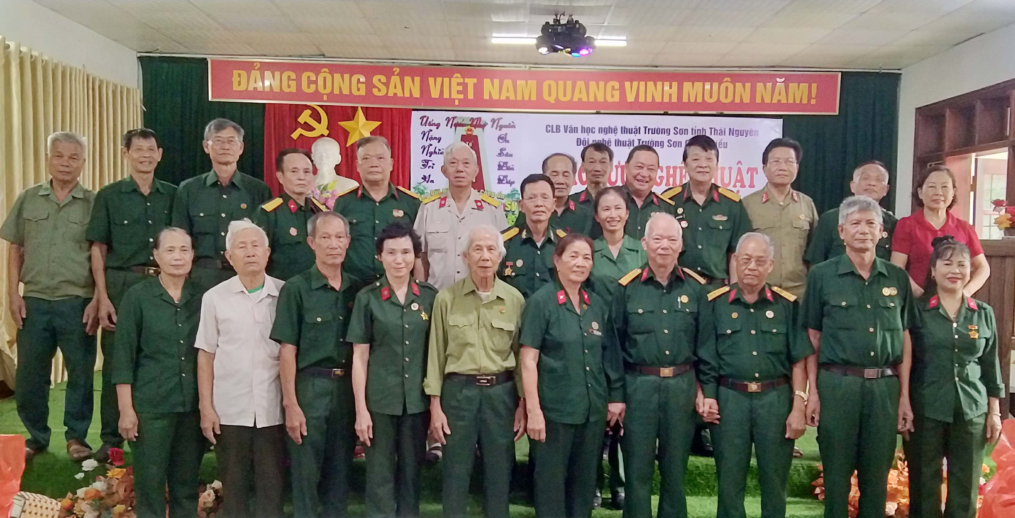 Ban chấp hành Hội TS TP Thái nguyên (cũ) Họp phiên cuối cùng để công bố Quyết định thành lập các Chi hội mới