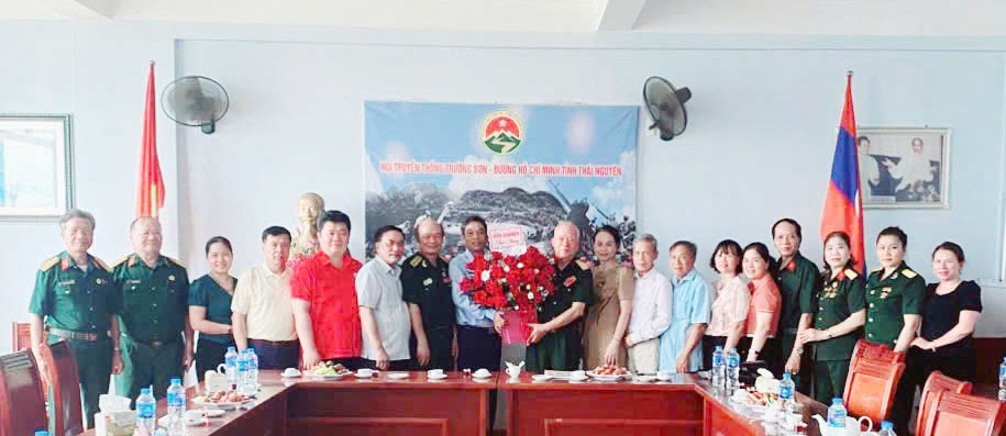 Hội TS Thái Nguyên đón khách chúc mừng  Kỷ niệm 66 năm ngày Truyền thống  Bộ đội Trường Sơn