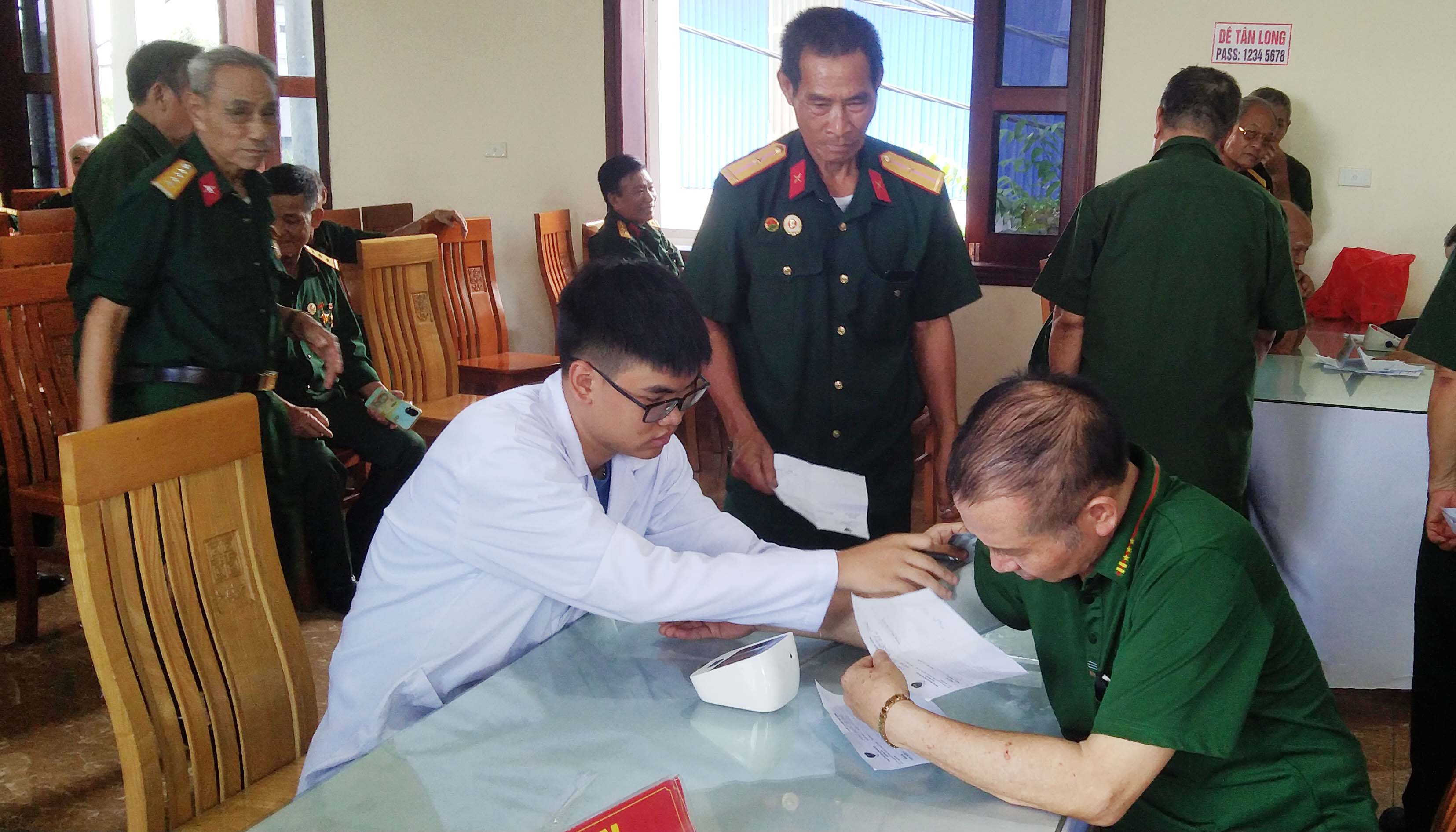 Trung tâm hỗ trợ Nhân đạo Trường Sơn. Khám bệnh, tư vấn và cấp thuốc miễn phí tại Hội Trường Sơn tỉnh Thái Nguyên