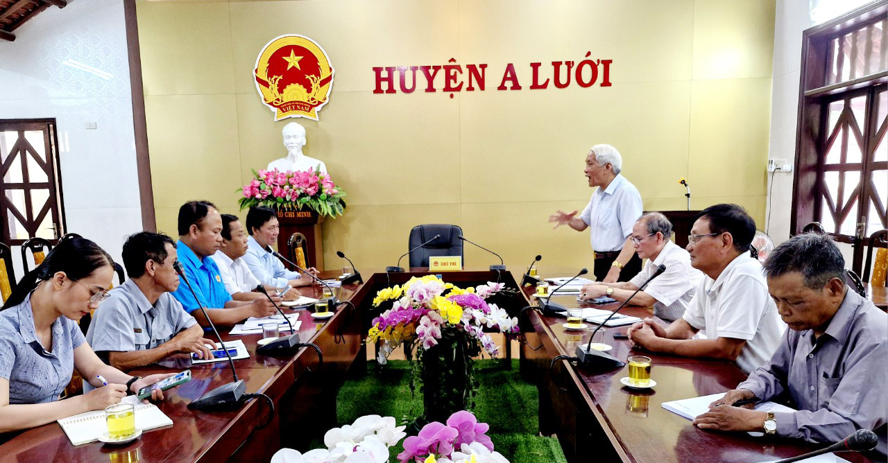Lãnh đạo huyện A Lưới tỉnh Thừa Thiên Huế làm việc với Hội Trường Sơn tỉnh và huyện chuẩn bị cho Đại hội nhiệm kỳ II Hội Trường Sơn huyện A Lưới.