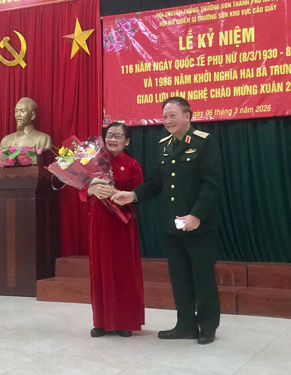 Lãnh đạo Hội Trường Sơn Việt Nam dự Lễ Kỷ niệm Ngày Quốc tế Phụ nữ tại Ban Liên lạc Khu vực Cầu Giấy, Hà Nội