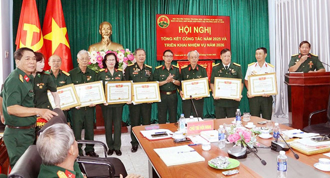 Ban Liên lạc Trường Sơn TP. Hồ Chí Minh Xứng đáng nhận cờ Thi đua xuất sắc năm 2025