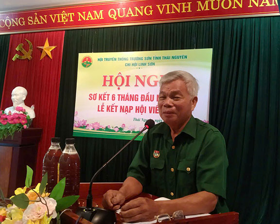 Hội viên Trường Sơn Phạm Hùng Mạnh giỏi nuôi ong - Ghi chép: Lưu Sỹ Mùi