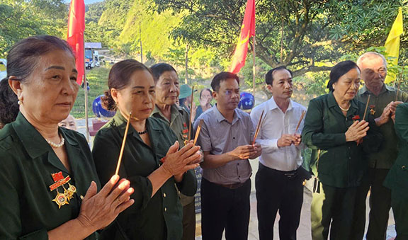 Cựu Thanh niên xung phong N237 Trường SơnThanh Hóa tri ân các Anh hùng liệt sĩ