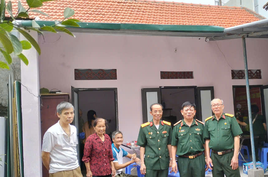 Khánh thành và bàn giao nhà tình nghĩa cho đồng chí Trương Đức Vĩnh - Hội viên Trường Sơn phường Yên Nghĩa.