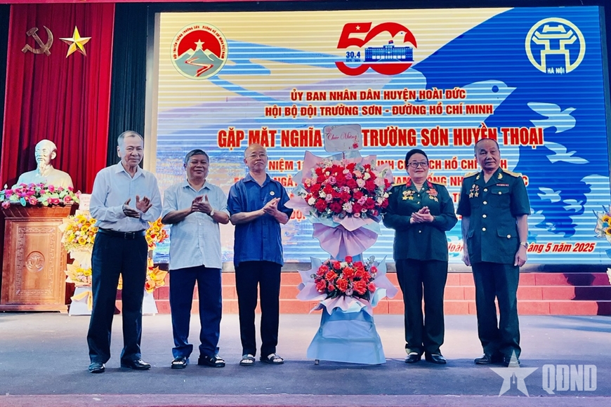 Gặp mặt “Nghĩa tình Trường Sơn huyền thoại”