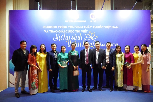 Tôn vinh Thầy thuốc Việt Nam và trao giải cuộc thi viết ''Sự hy sinh thầm lặng'' lần thứ VI- Ảnh 2.