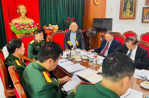 Hội và Binh đoàn 12 làm việc với Viện Lịch sử Quân sự Việt Nam
