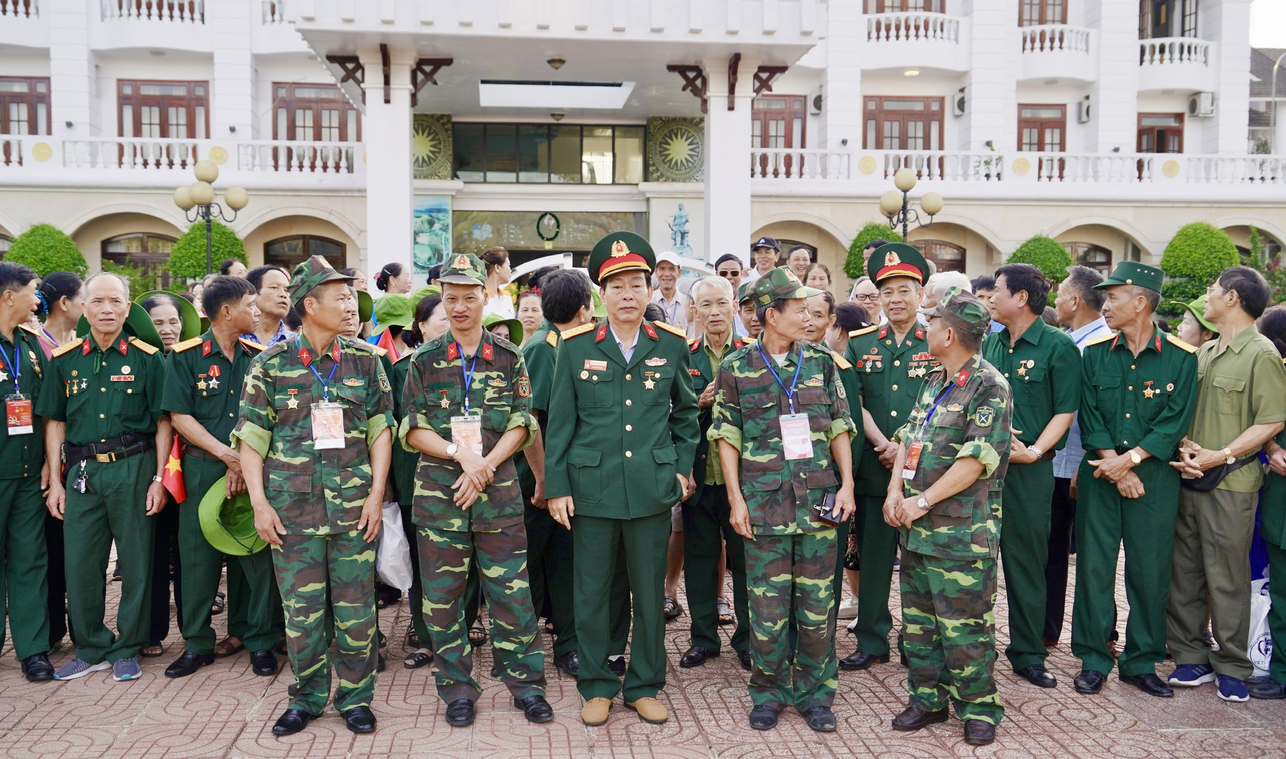 Sáng mãi tình đồng đội của TG: Văn Thoát kính tặng Trần Đình Sơn