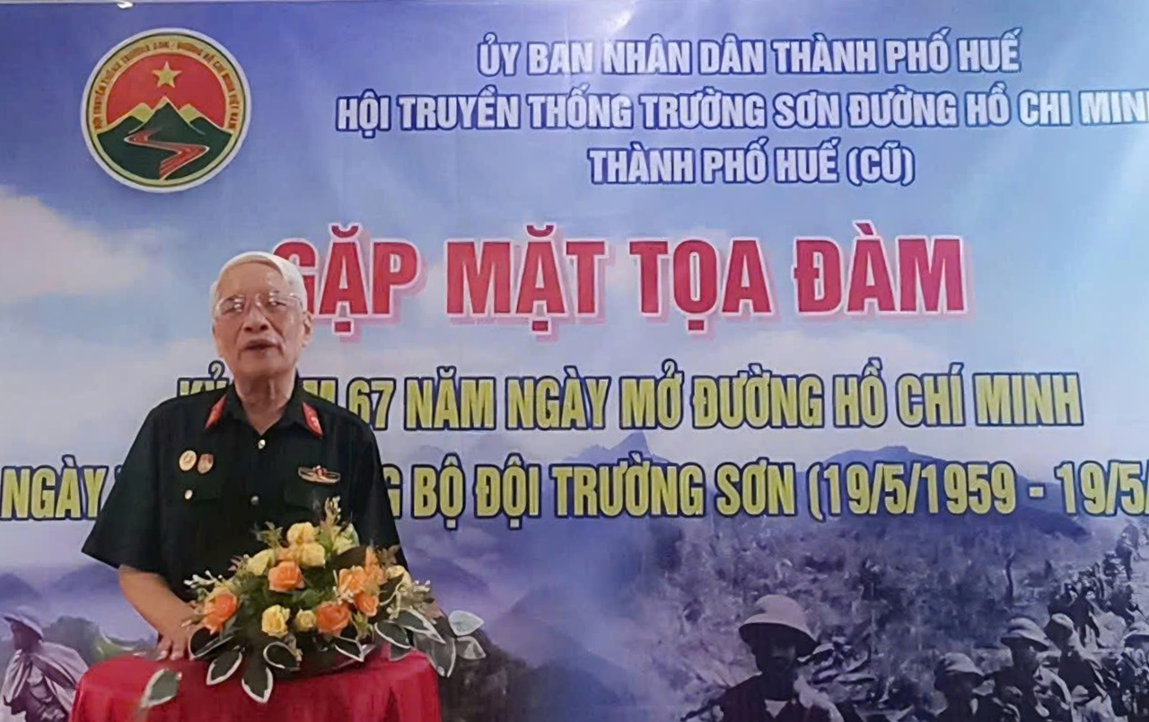 Hội Trường Sơn Tp. Huế Dâng hương liệt sỹ, tọa đàm 67 năm Ngày truyền thống Bộ đội Trường Sơn