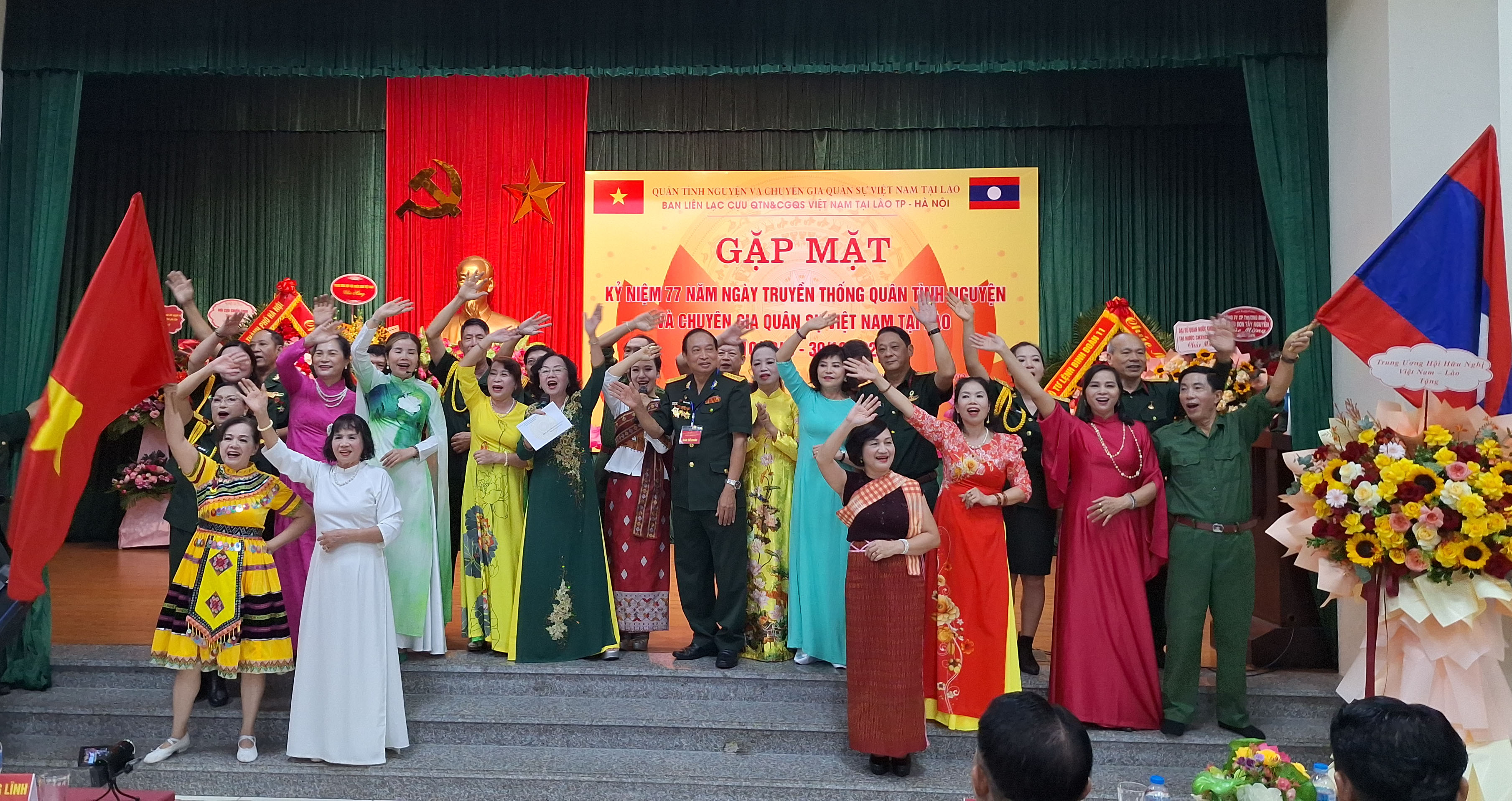 Văn nghệ chào mừng kỉ niệm 77 năm Ngày truyền thống quân tình nguyện và chuyên gia quân sự Việt Nam tại Lào